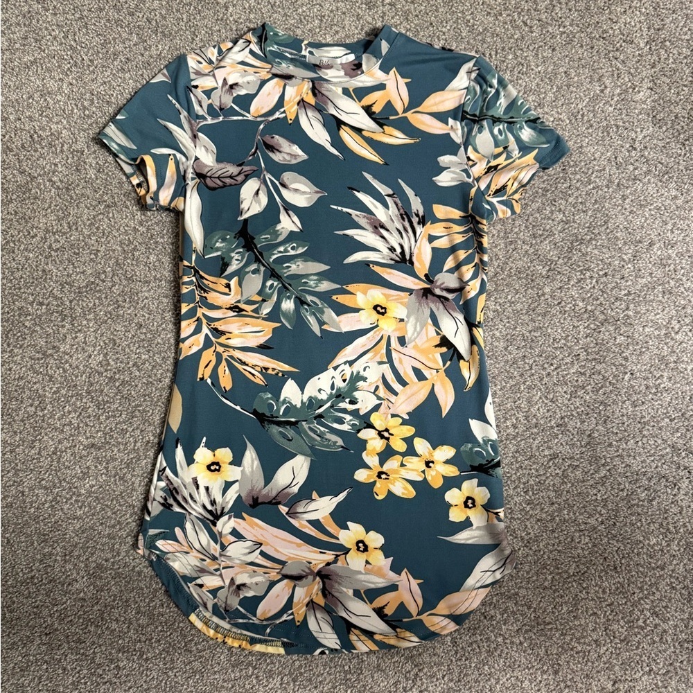 Women’s cute floral long fit tee